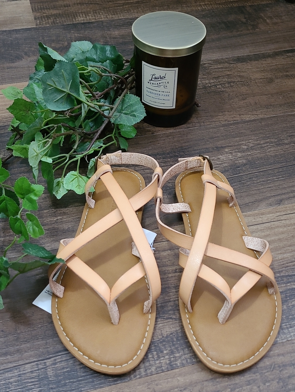 Amazon Essentials Tan Strappy Flat Sandals for Women